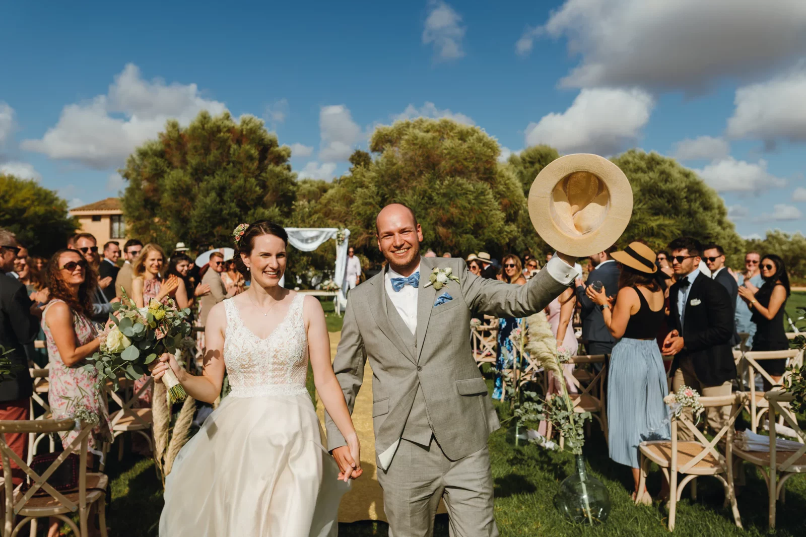 Eine Fincahochzeit auf Mallorca mit Sonne, Tanz und vielen Gästen.