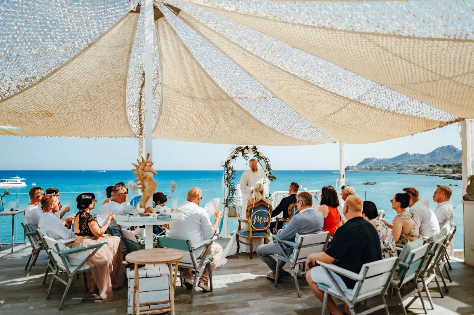 Auf Mallorca heiraten mit Blick aufs Meer. Das geht wunderbar von der schönen Dachterrasse der Träumeria Son Moll.